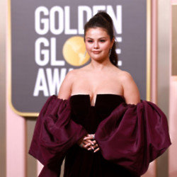 Selena Gomez had to have surgery for a broke hand
