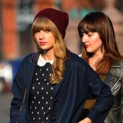 Taylor Swift looks chic in her beanie hat