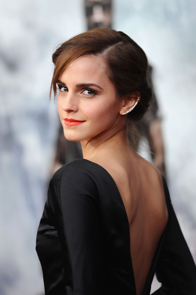 Emma Watson wore a beautiful orange lip on the red carpet