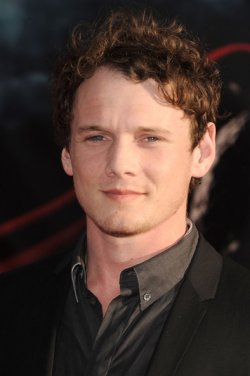 anton|yelchin anton yelchin has revealed that the fact fright night was a remake never put him off taking