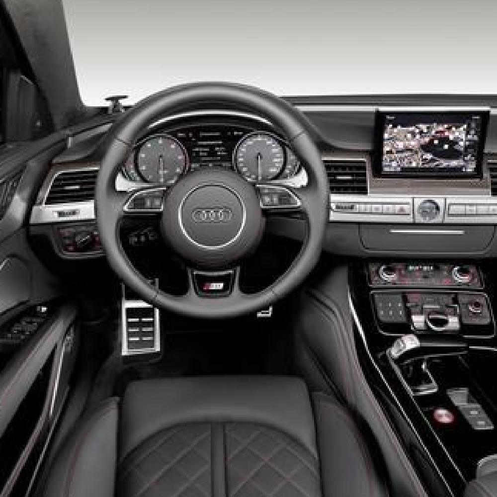 Supercar pace Audi A8