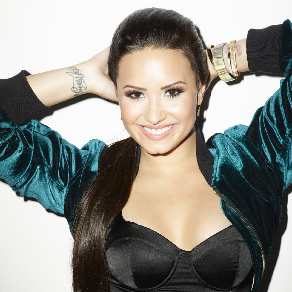 Demi Lovato looks beautiful in the campaign shot