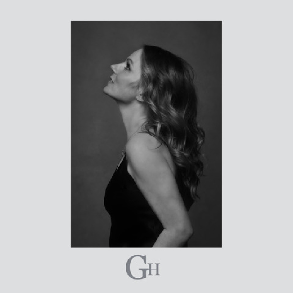 Geri is back with 'Angels in Chains'