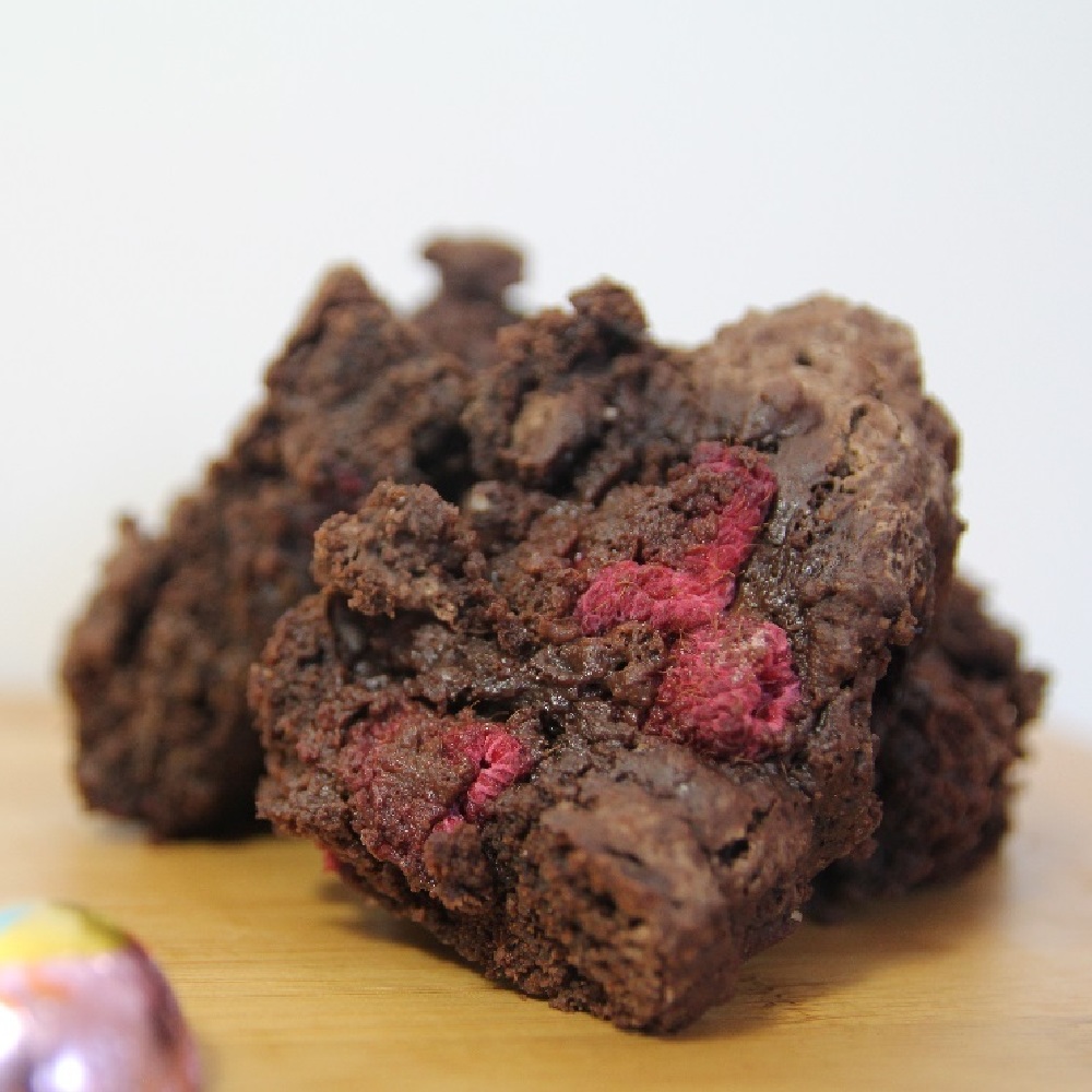 Vegan Cherry & Almond Brownies (Image by Discount Supplements)
