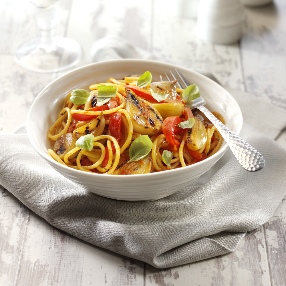 Spaghetti with Shallot, Red Pepper and Red Pesto Sauce