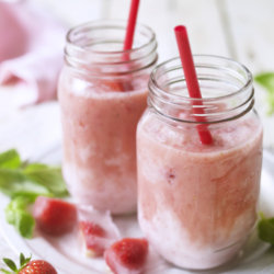Iced Strawberry And Coconut Smoothie