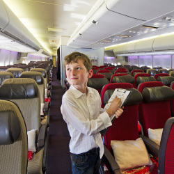 10-year-old was given free reign to review the 747
