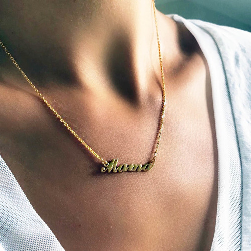 14k Gold Vermeil 'Mama' Name Plate Necklace - £80- https://carrieelizabeth.co.uk/products/14k-gold-vermeil-mama-necklace