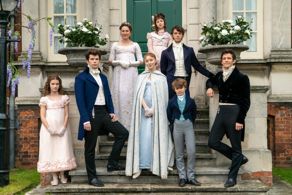 Florence Hunt, Luke Newton, Ruth Gemmell, Phoebe Dynevor, Claudia Jessie and Jonathan Bailey will star in Bridgerton / Picture Credit: Netflix
