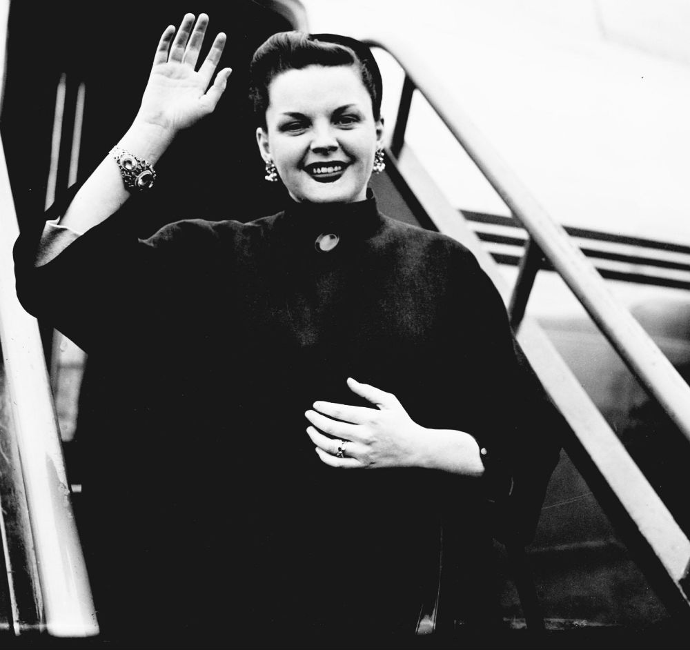 Judy Garland leaving Northolt Airport for Paris, on May 7, 1951 / Photo Credit: PA/PA Archive/PA Images
