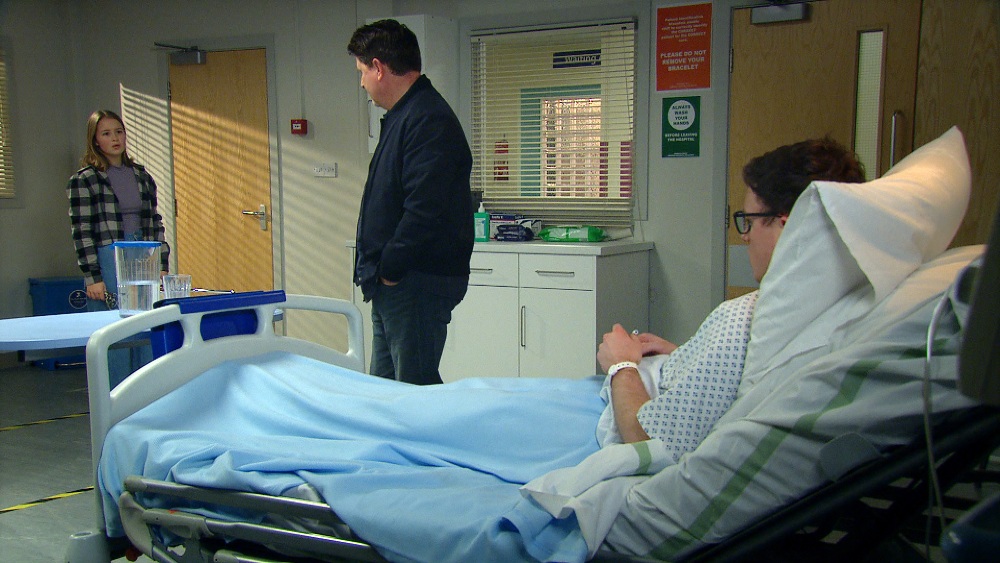 Vinny recognises Paul could be a danger to Liv / Picture Credit: ITV
