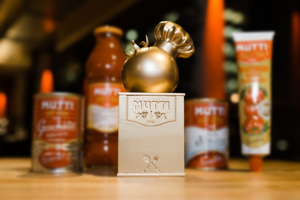 Who will take home the Mutti Golden Tomato Cook trophy?