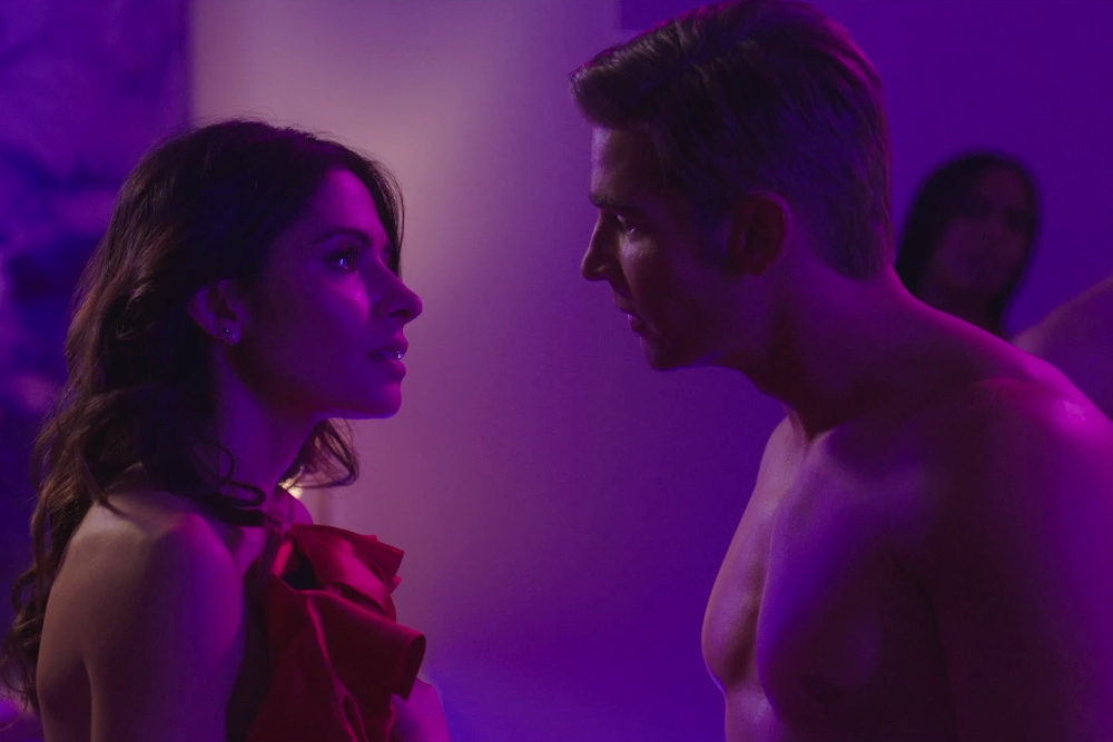 Sarah Shahi and Mike Vogel in Sex/Life Season 1 / Picture Credit: Netflix