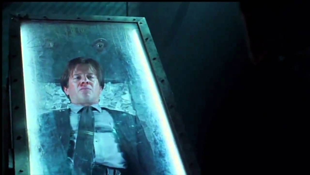 Detective Hoffman escapes in his glass coffin / Picture Credit: Lionsgate Films