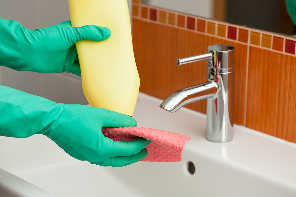 bathroom sink sponges to clean water