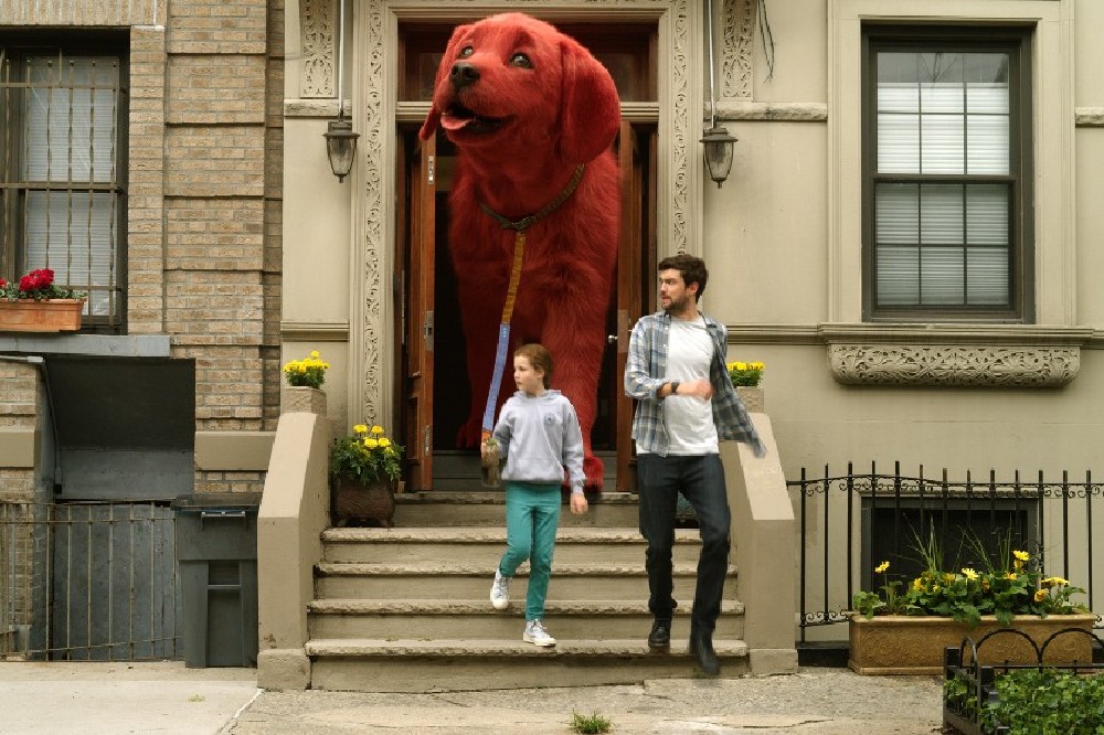 Clifford, Emily and Uncle Casey explore the city / Picture Credit: Paramount Pictures Studios