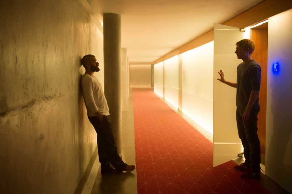 Isaac and Gleeson in the white, eerie hallway / Picture Credit: Universal Pictures