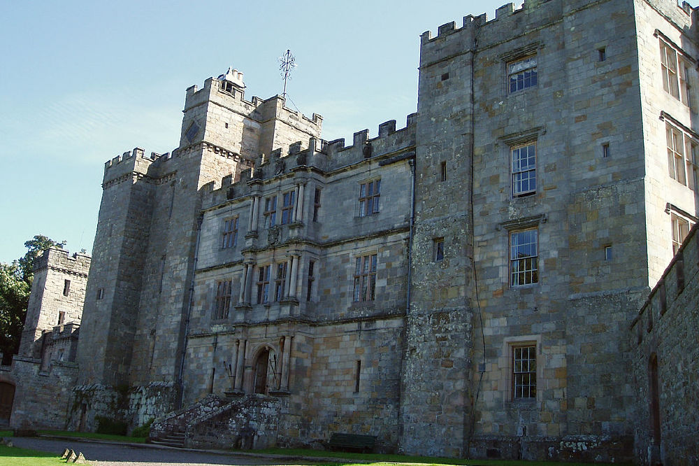 Glen Bowman from Newcastle, England, Chillingham Castle 011, CC BY 2.0