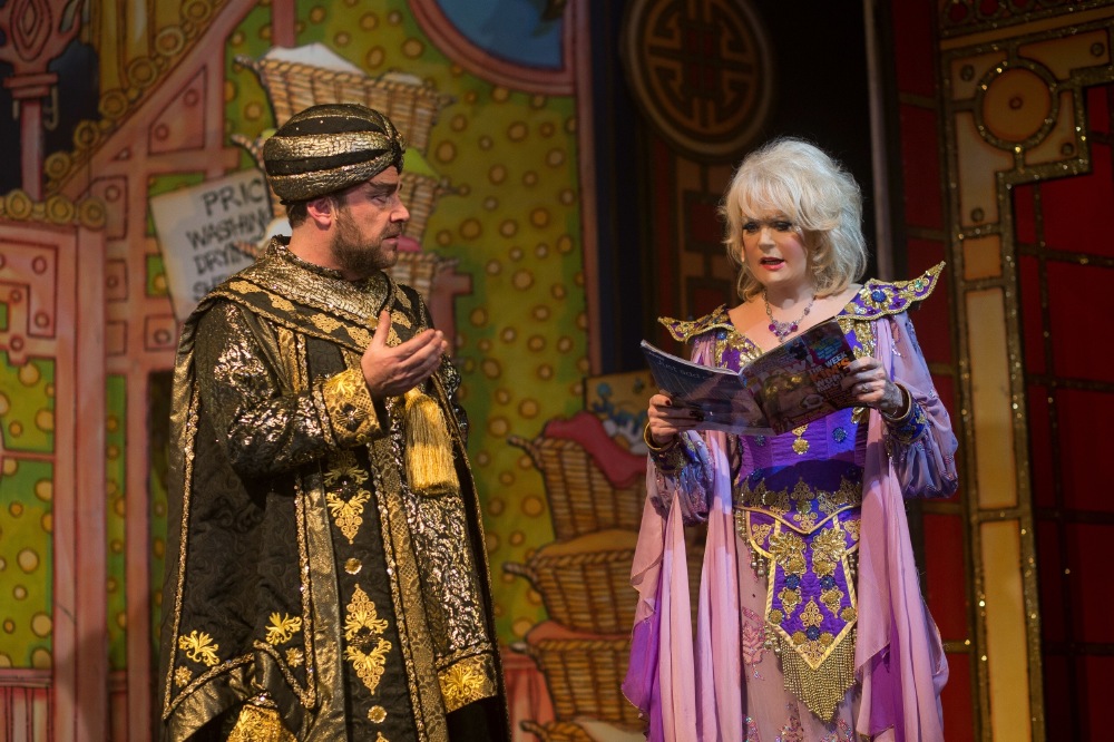 John Thomson and Sherrie Hewson as Abanazar and Genie of the Ring / Credit: Phil Tragen
