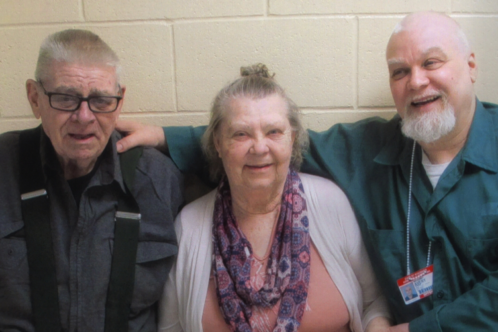 Steven Avery's parents Allan (left) and Dolores Avery (centre) visit him in prison / Photo Credit: Netflix
