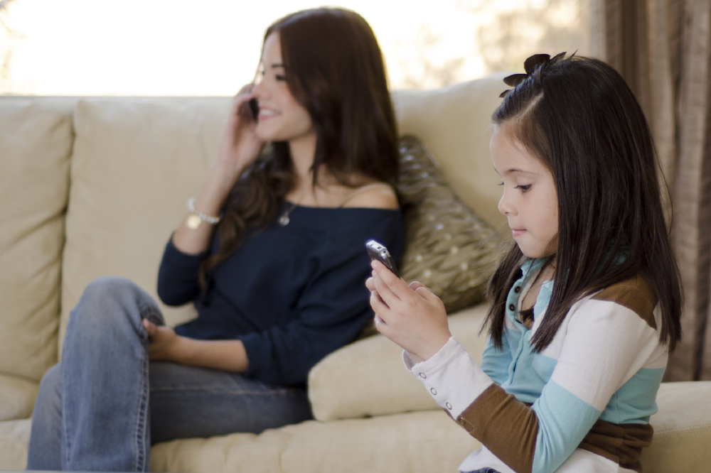 Parenting News: Modern Family Communicates Through Calling, Texting and Social Networking
