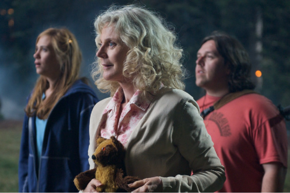 Kristen Wiig, Blythe Danner, and Nick Frost in Paul / Picture Credit: Universal Pictures