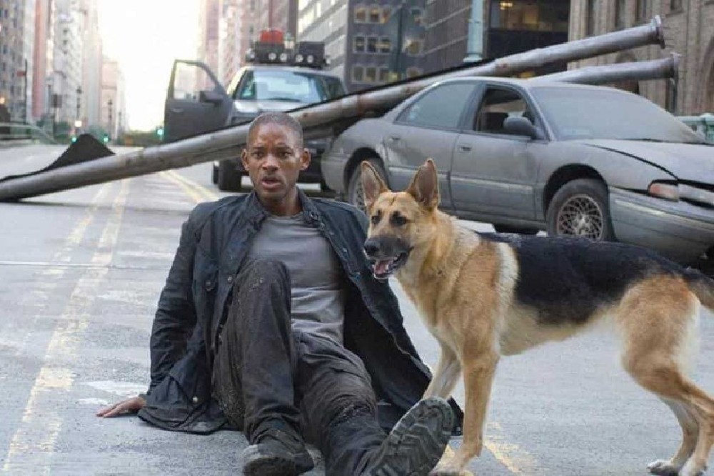 Robert and his loyal pooch, Sam / Picture Credit: Warner Bros. Pictures