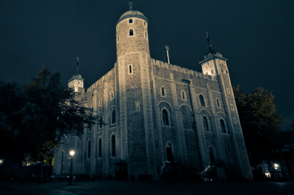 Tower Of London Night 1 / Photo Credit: sksamuel/flickr.com