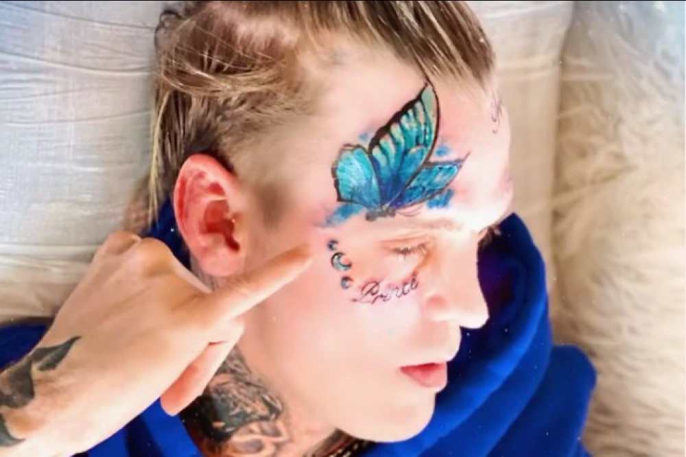 Aaron Carter gets face tattoo in honour of late sister Leslie