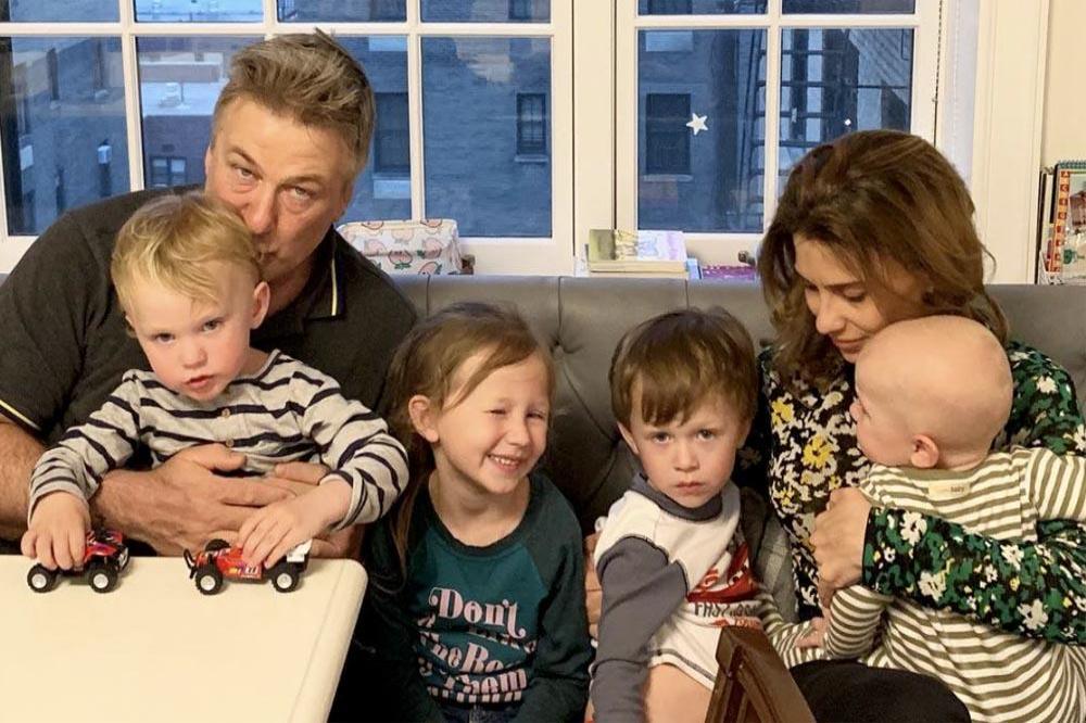Alec and Hilaria Baldwin and their children (c) Instagram 
