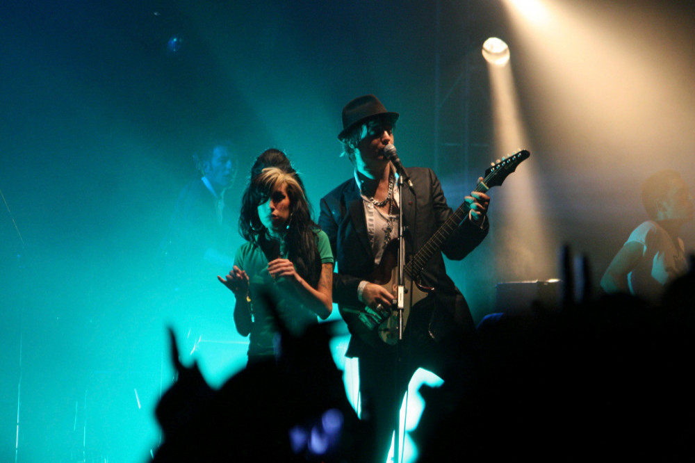 Amy Winehouse and Pete Doherty performing at the 2009 V Festival