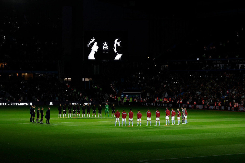 Aston Villa and Southampton pay tribute to Queen Elizabeth (C) Premier League/Twitter
