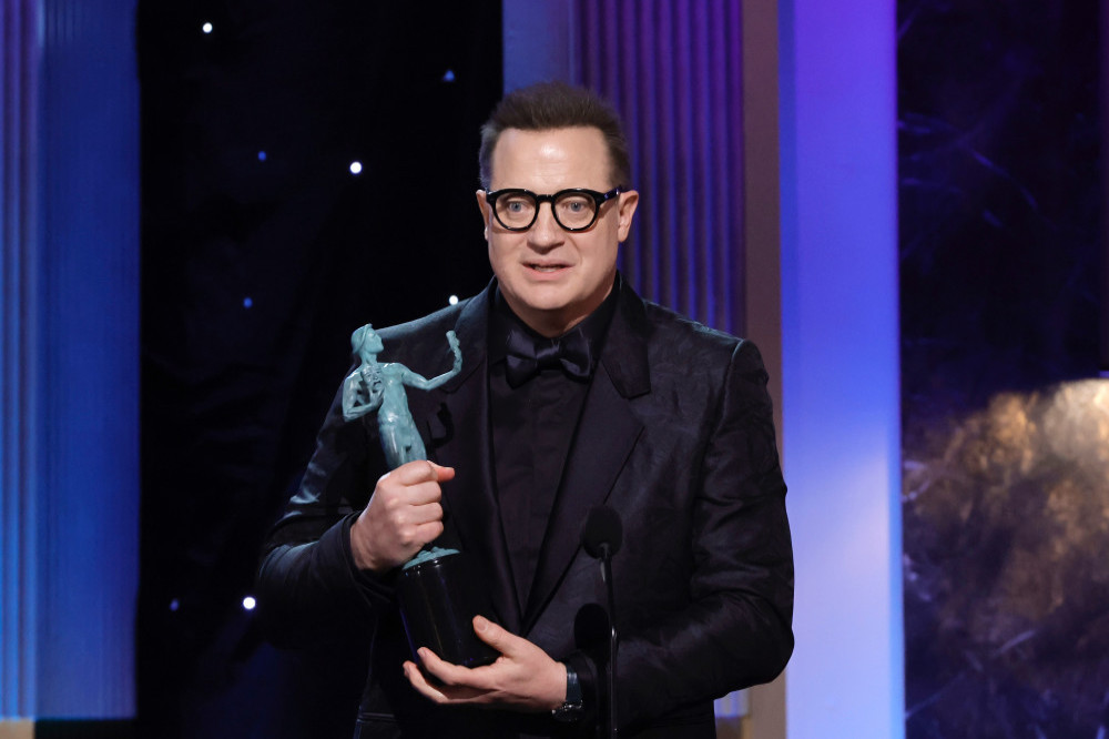 Brendan Fraser accepts his SAG Award