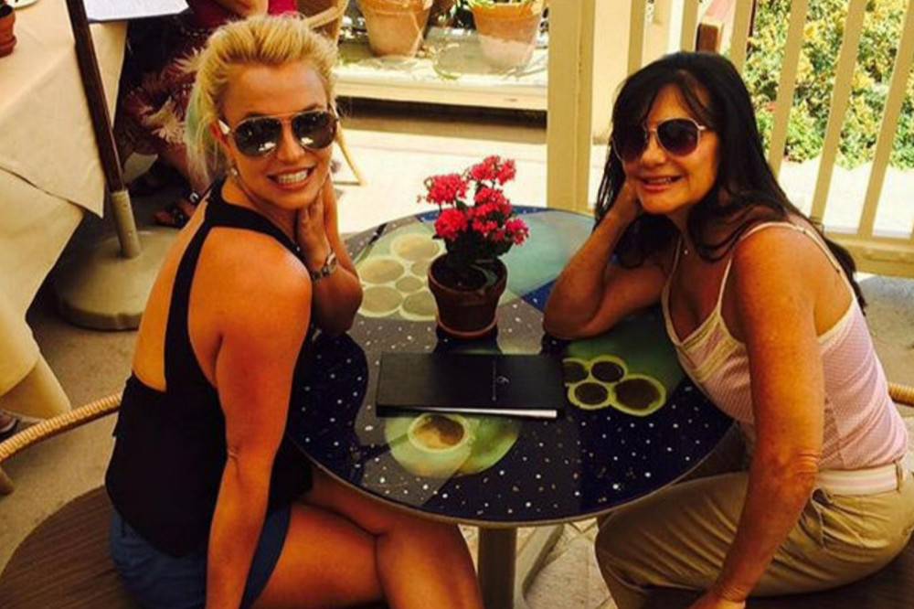Britney and Lynne Spears (c) Instagram