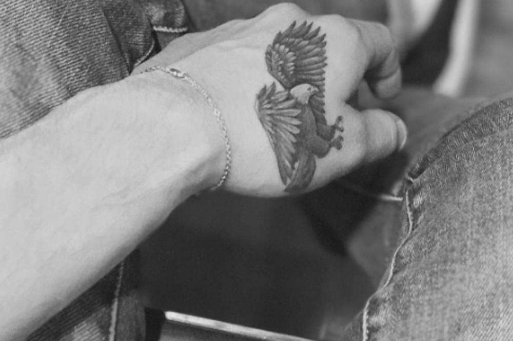 Brooklyn Beckham's eagle tattoo (c) Instagram 