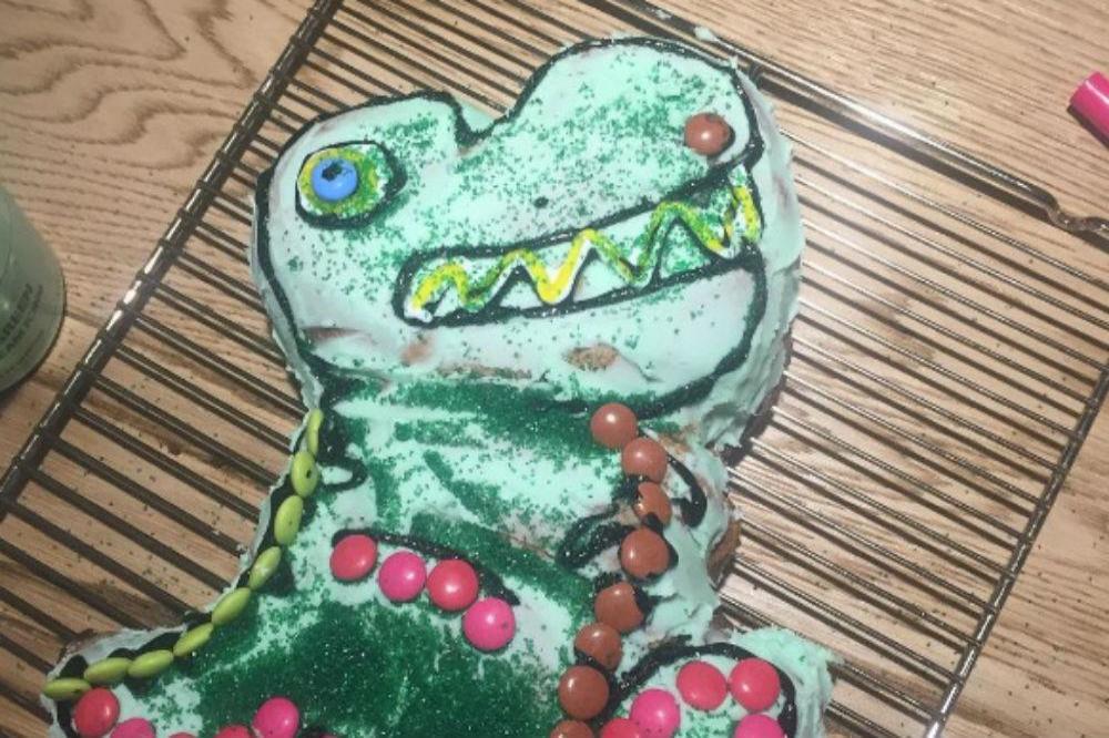 Chris Hemsworth's cake (c) Instagra