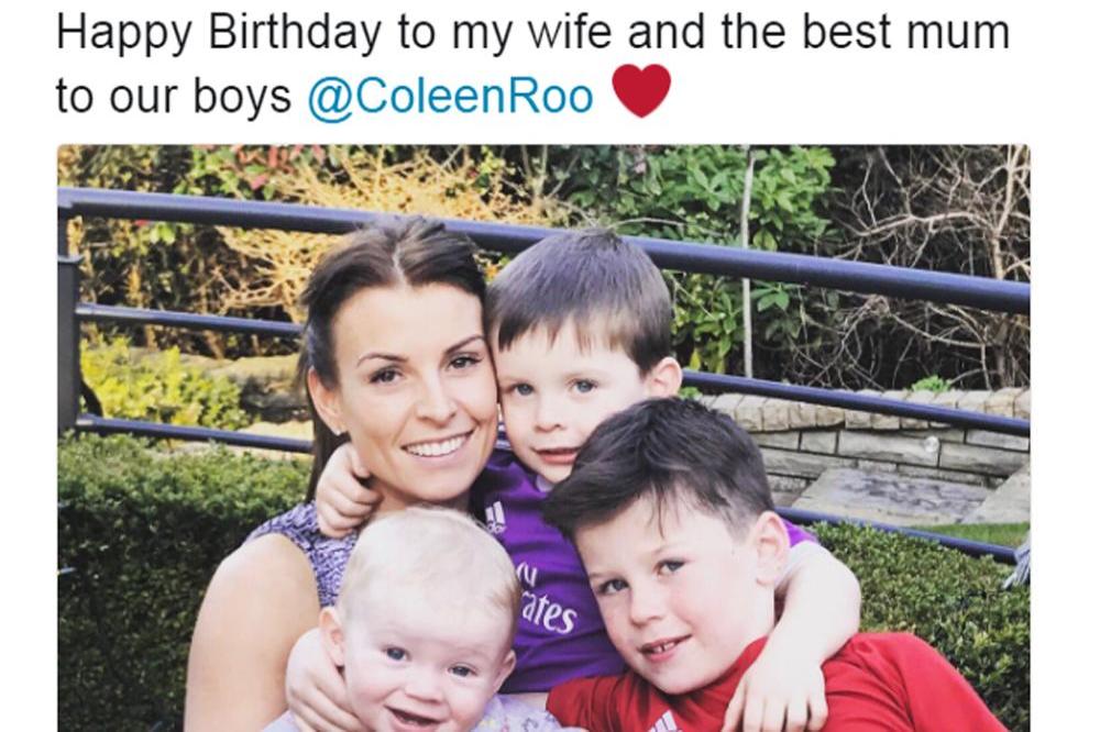 Coleen Rooney with her family (c) Wayne Rooney Twitter