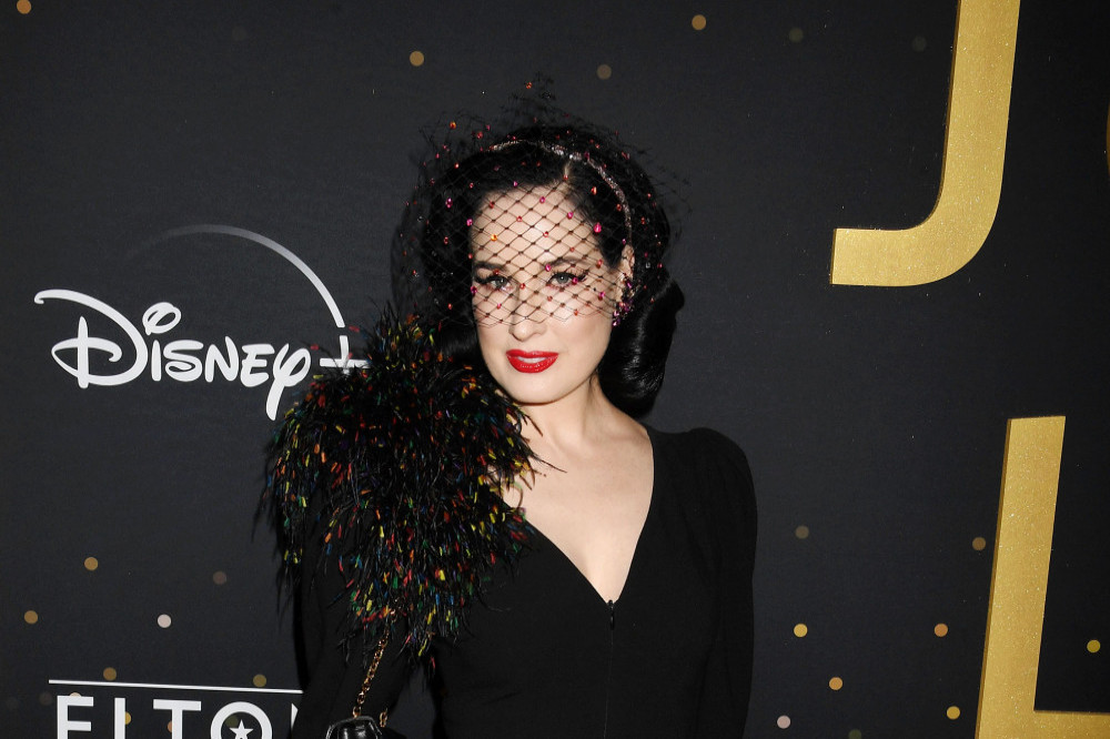 Dita Von Teese is speaking Taylor Swift's praises