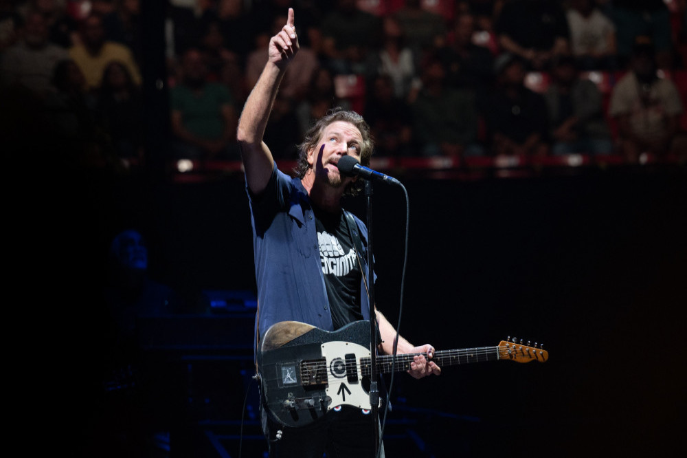 Eddie Vedder paid tribute to Taylor Hawkins during the show
