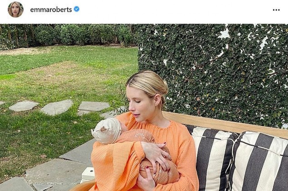 Emma Roberts and baby Rhodes (c) Instagram