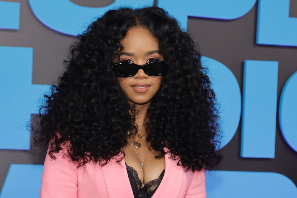 H.E.R. wows with Marvin Gaye tribute