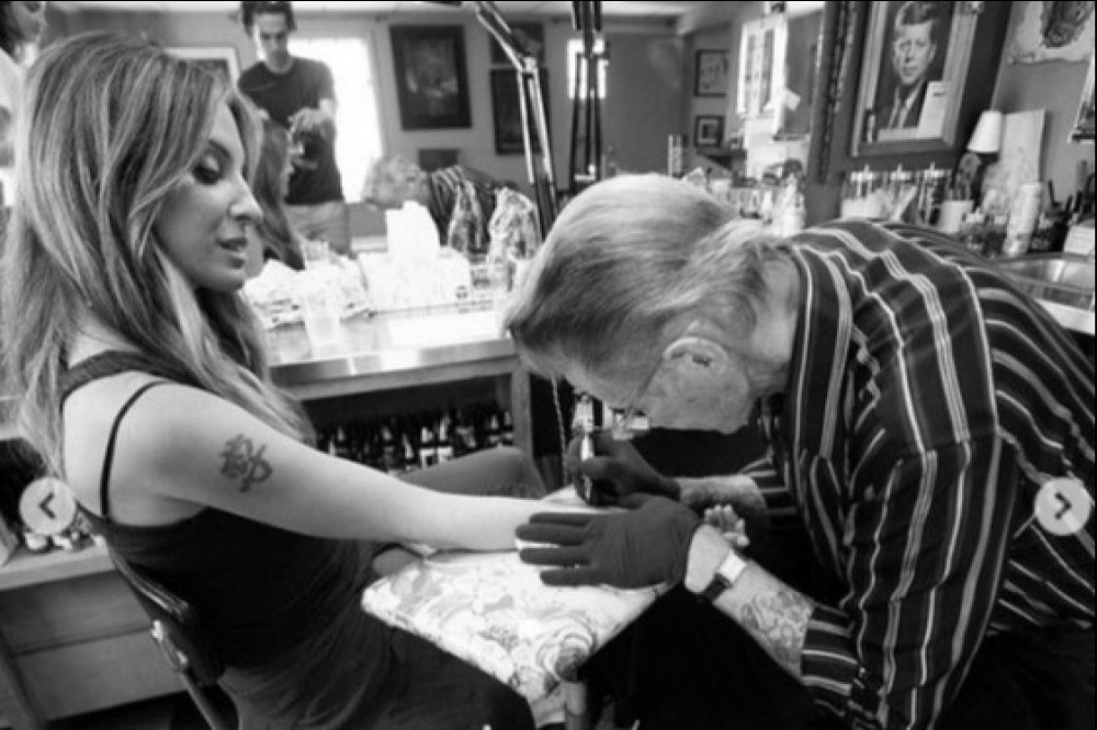 Jacy Nittolo gets a tattoo in memory of Ray Liotta (C) Jacy Nittolo/Instagram