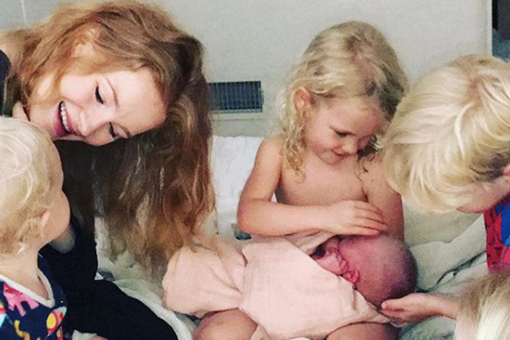 James Van Der Beek's newborn with family (c) Instagram 