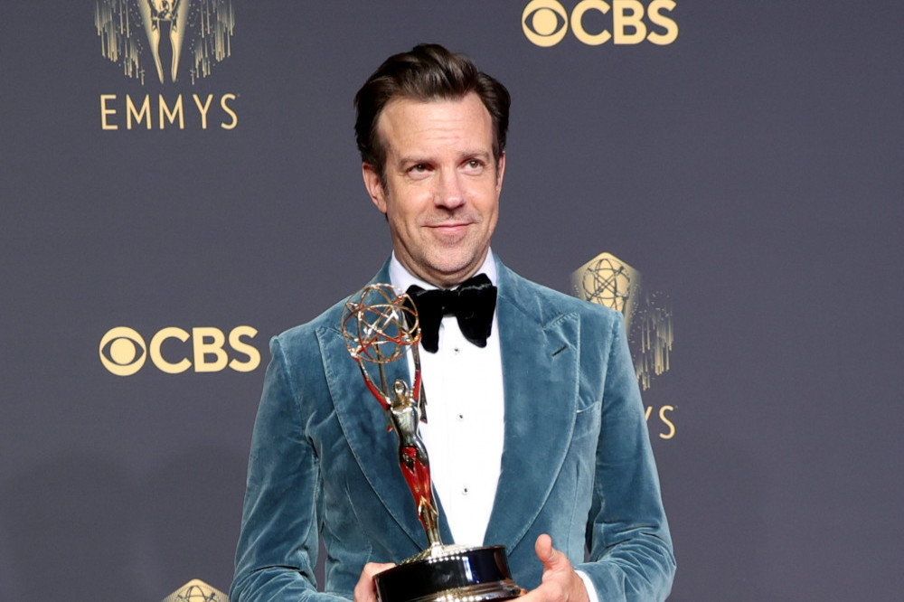 Jason Sudeikis was spotted in a romantic embrace with Keeley Hazell on a beach in Mexico