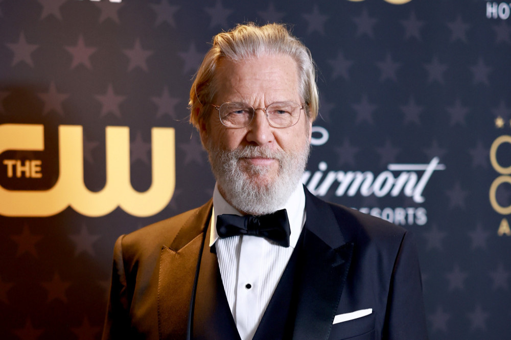 Jeff Bridges contracted COVID-19 while having cancer treatment