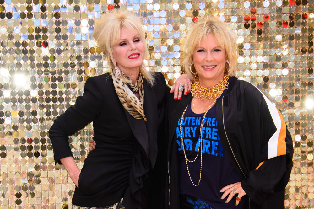 Joanna Lumley with Jennifer Saunders at Absolutely Fabulous: The Movie premiere in 2016