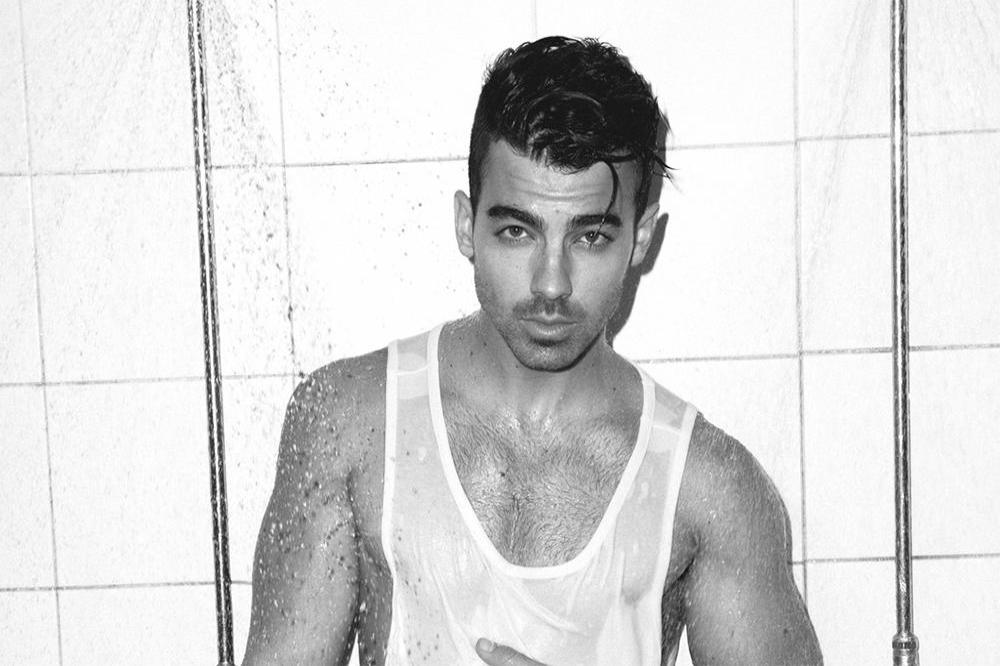 Joe Jonas was caught watching porn by his father