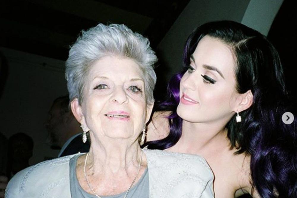 Katy Perry and her grandma (c) Instagram