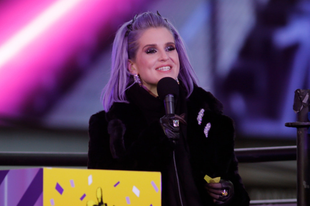 Kelly Osbourne has stepped into mother Sharon's row with Amanda Holden