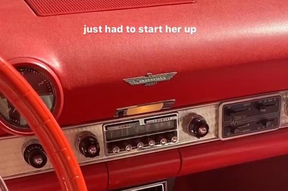Kendall Jenner in her car (c) Instagram 